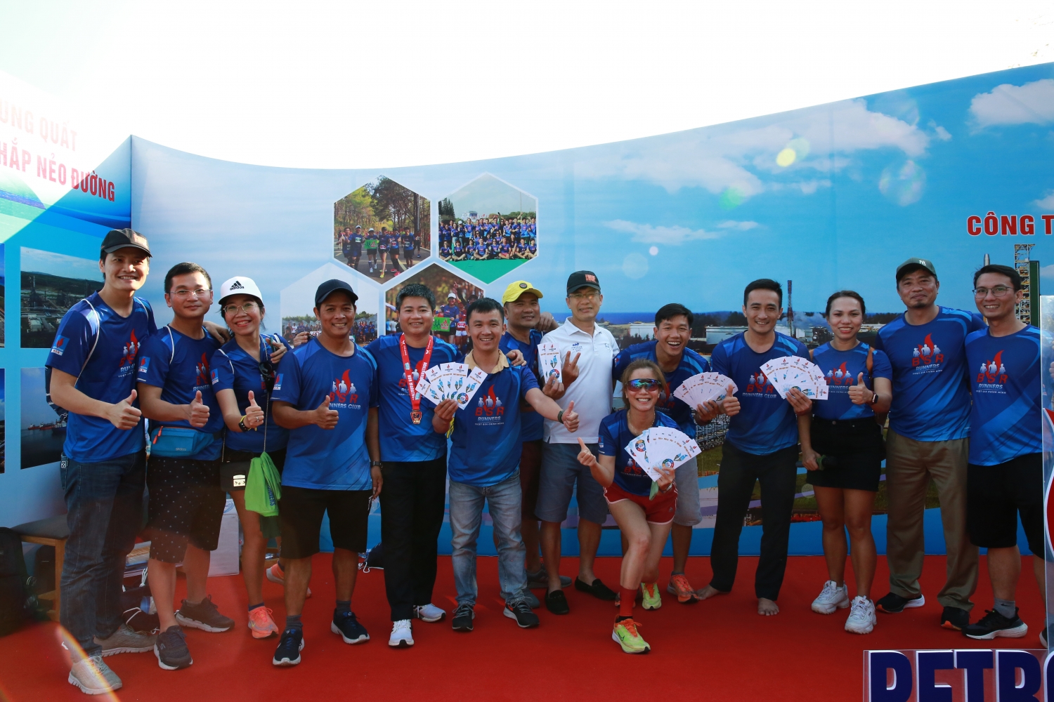Hơn 100 runner BSR sẵn sàng chinh phục VnExpress Marathon Huế 2022