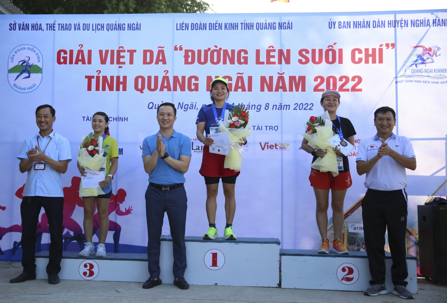 Các VĐV marathon BSR chinh phục thử thách tại giải chạy “Đường lên Suối Chí”