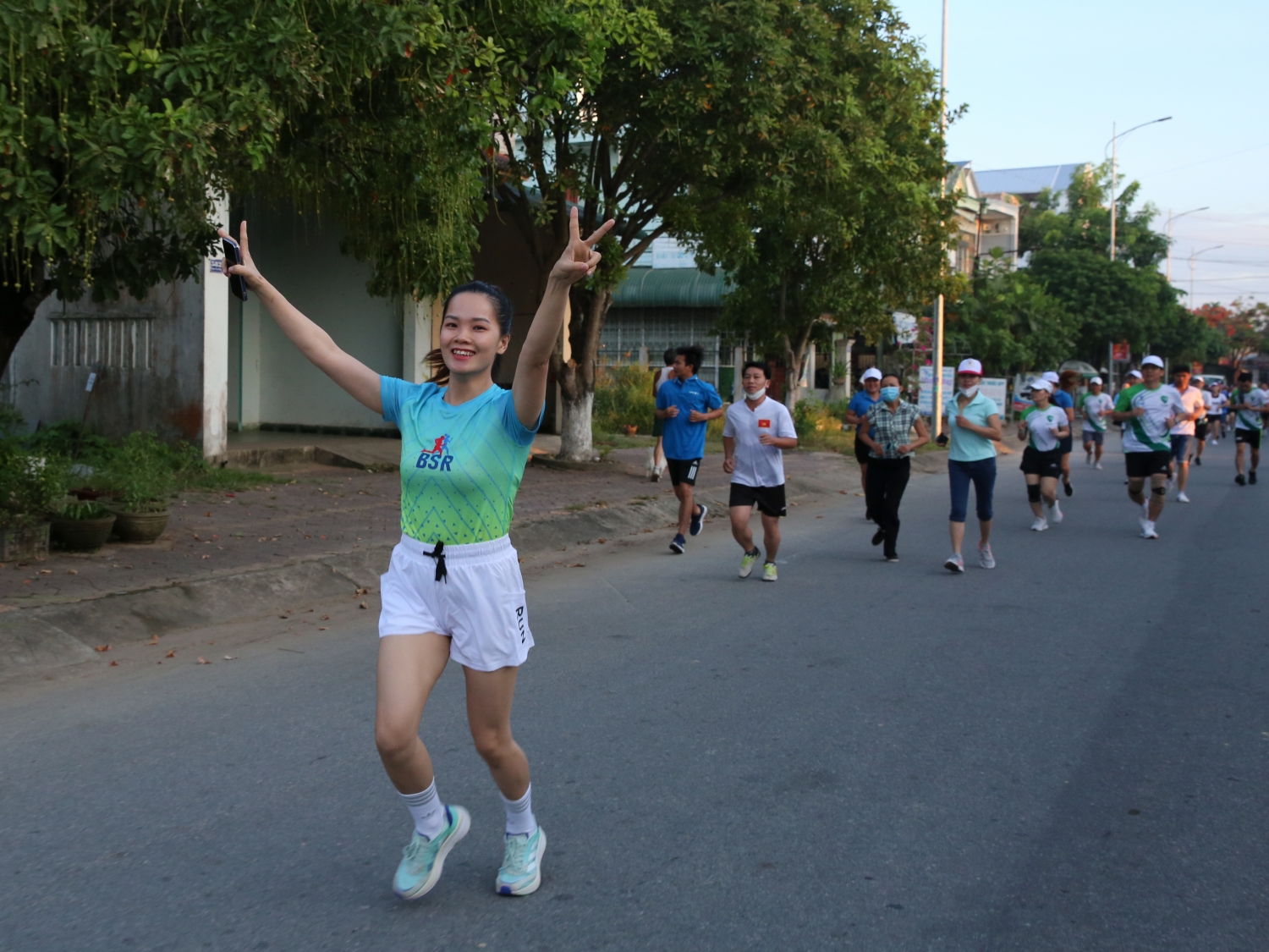 Các VĐV marathon BSR chinh phục thử thách tại giải chạy “Đường lên Suối Chí”