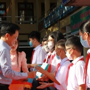 BSR trao học bổng đầu năm học mới