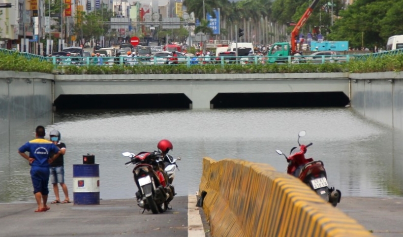 Đà Nẵng tan hoang sau mưa lũ