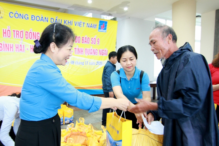 Công đoàn Dầu khí Việt Nam hướng về miền Trung yêu thương