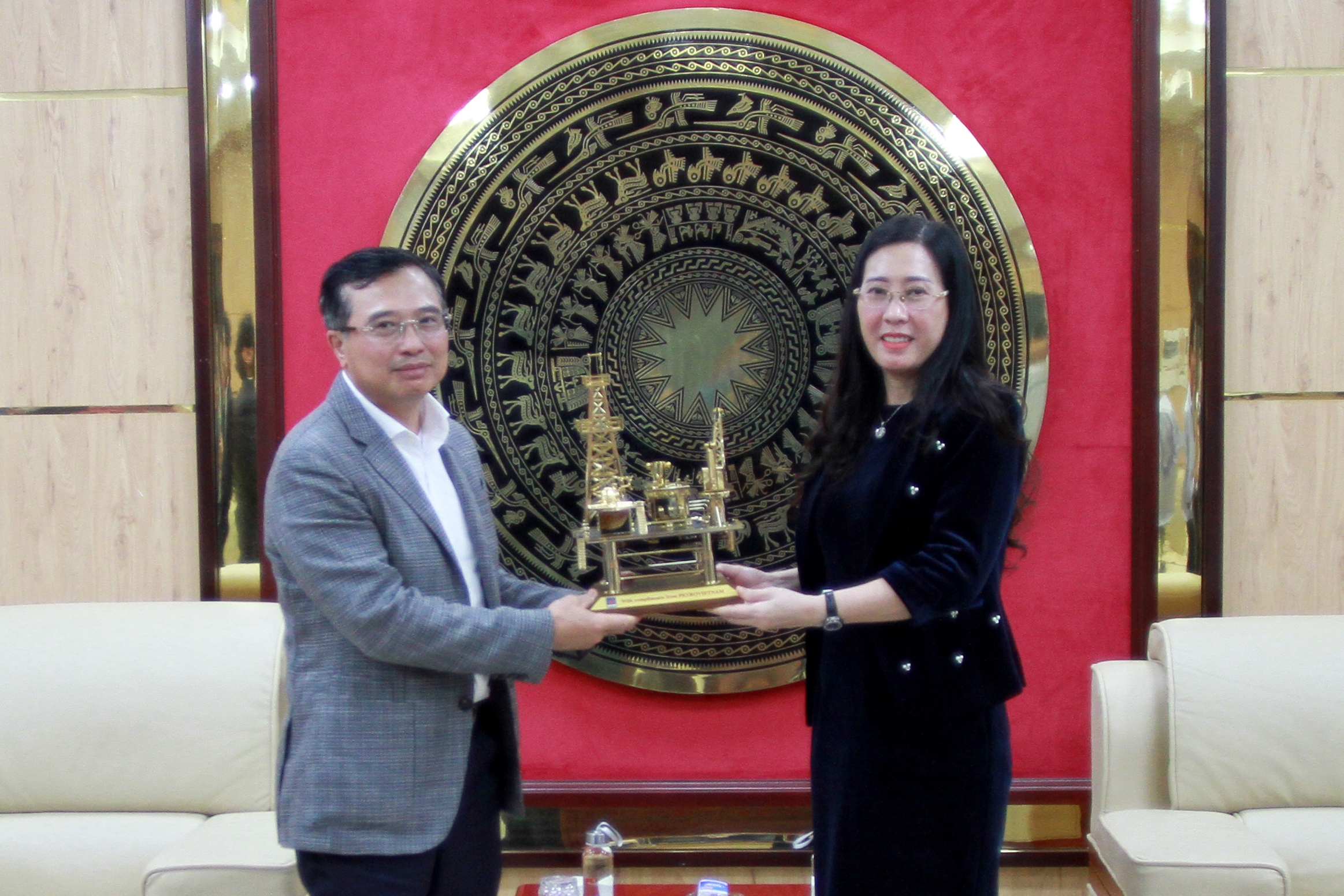 Chủ tịch HĐTV Petrovietnam làm việc với Tỉnh uỷ Quảng Ngãi