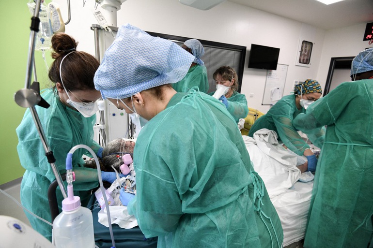 Nghiên cứu mới về khả năng lây nhiễm của SARS-CoV-2 trong không khí - 1