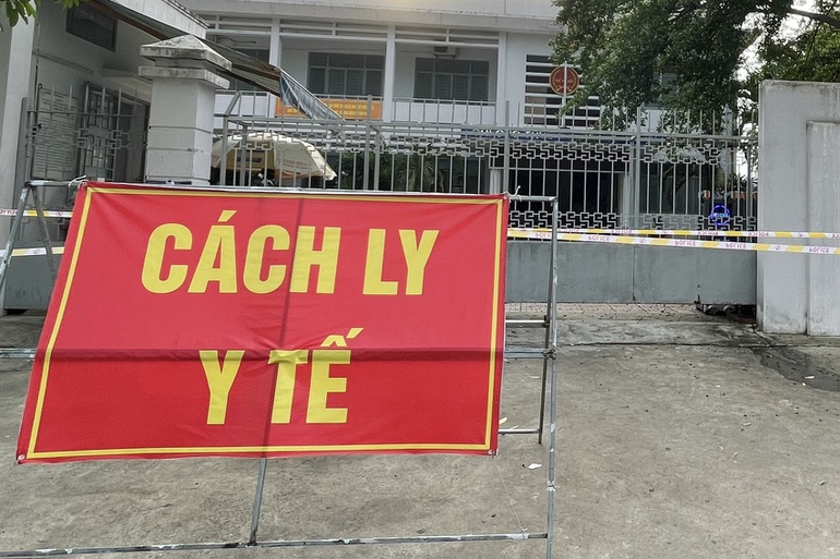Người ở vùng đỏ có phải cách ly khi về quê ăn Tết? - 1