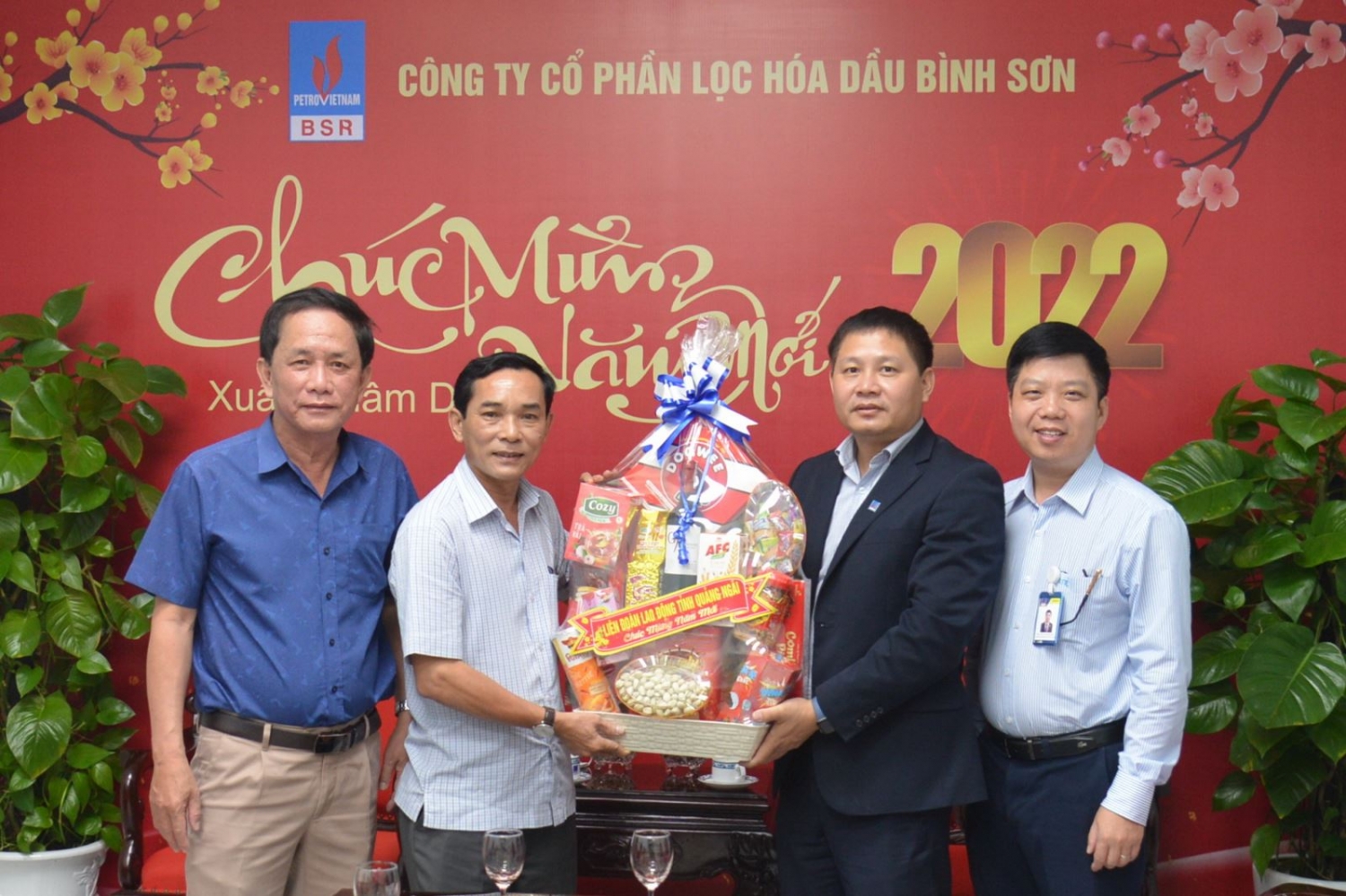 Lãnh đạo tỉnh Quảng Ngãi thăm và chúc Tết người lao động BSR