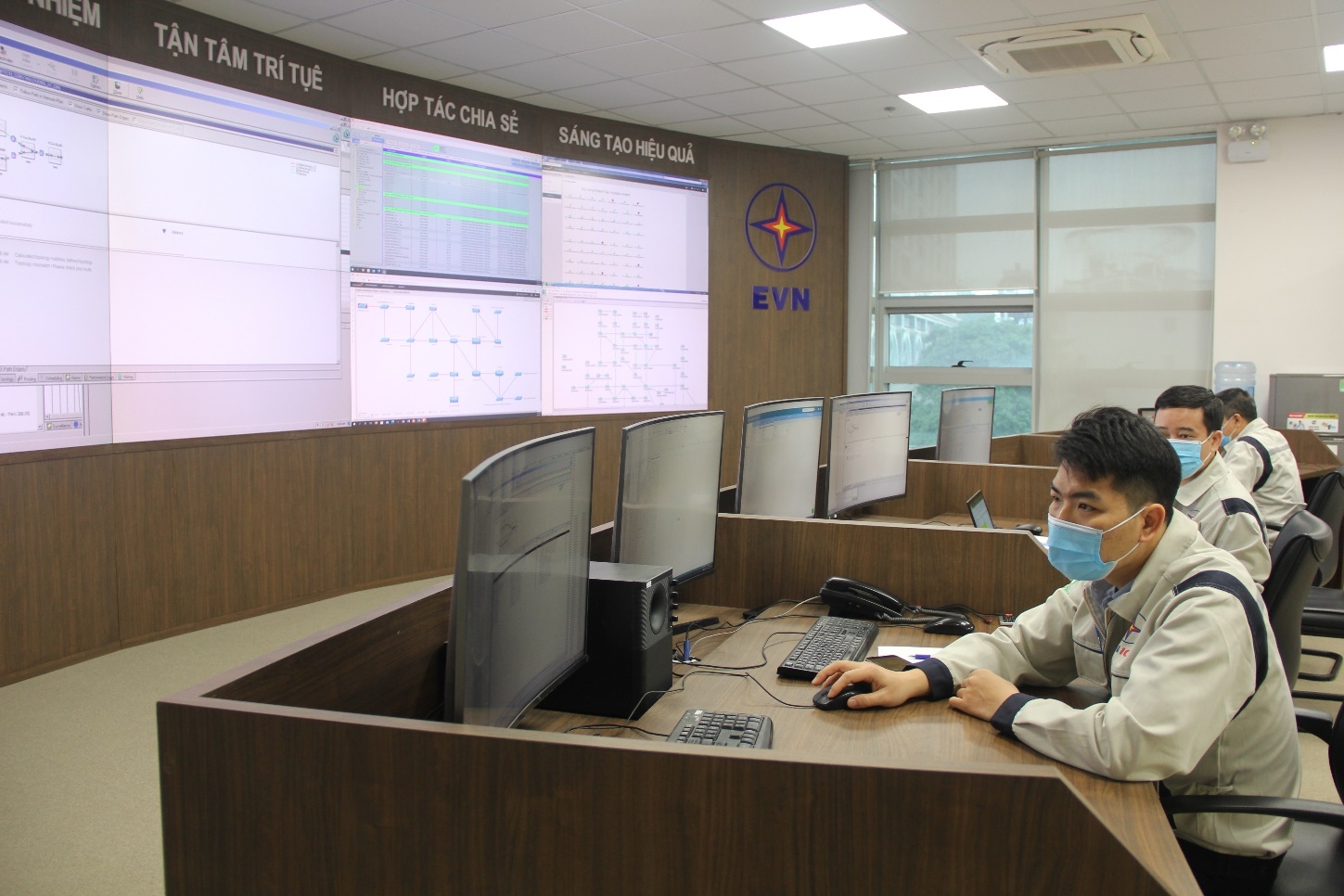 Những kỹ sư ICT của ngành Điện: Để mùa Xuân thêm vui