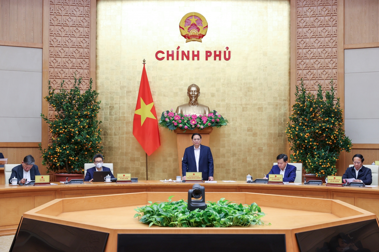 Quản lý hoạt động đi lại của người dân dịp Tết theo đúng quy định, không ngăn sông cấm chợ