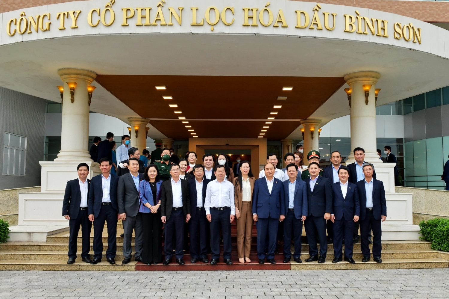 Chủ tịch nước Nguyễn Xuân Phúc thăm và làm việc tại Công ty cổ phần Lọc hóa dầu Bình Sơn