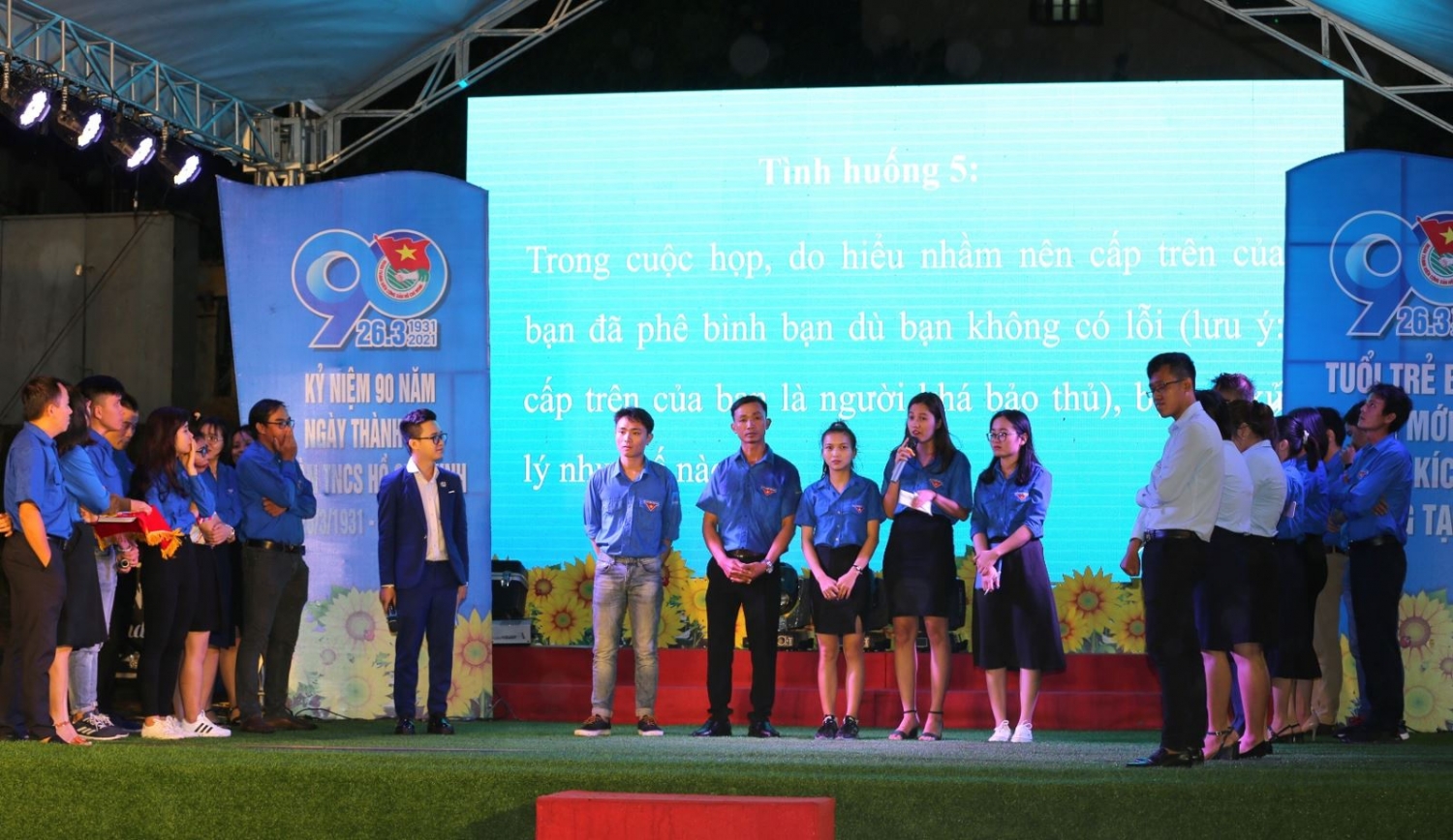 “Chỉ có khao khát và dại khờ, thanh niên mới có những trải nghiệm tuyệt vời”