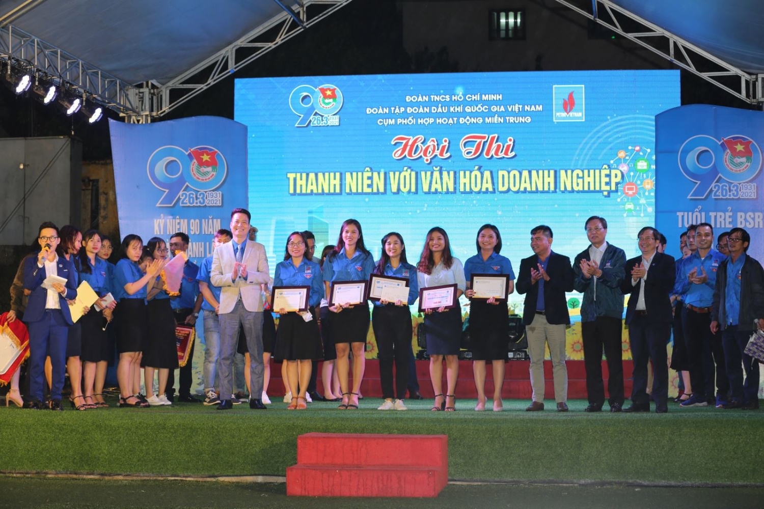 “Chỉ có khao khát và dại khờ, thanh niên mới có những trải nghiệm tuyệt vời”