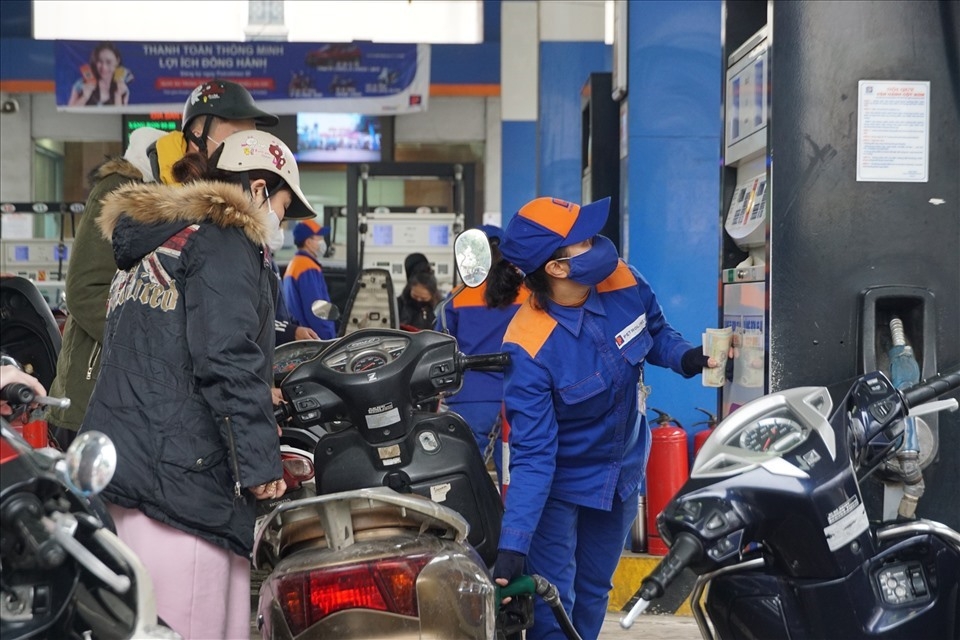 Điều hành giá xăng dầu linh hoạt, xử lý nghiêm các trường hợp găm hàng, tăng giá bất hợp lý