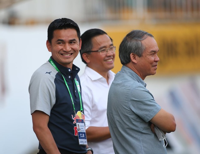V-League xay huấn luyện viên, bầu Đức làm điều đặc biệt với Kiatisuk - 1