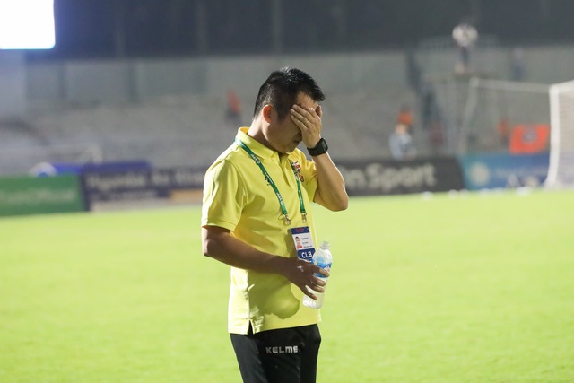 V-League xay huấn luyện viên, bầu Đức làm điều đặc biệt với Kiatisuk - 2