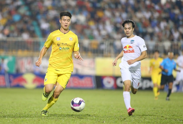 HA Gia Lai 1-0 Hà Nội: Siêu phẩm sút xa của Xuân Trường - 3