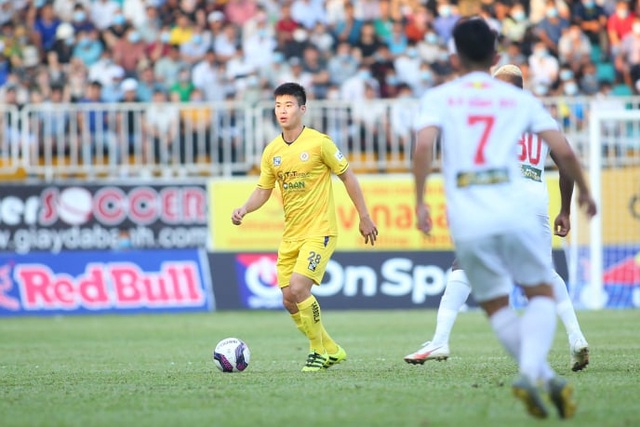 HA Gia Lai 1-0 Hà Nội: Siêu phẩm sút xa của Xuân Trường - 10