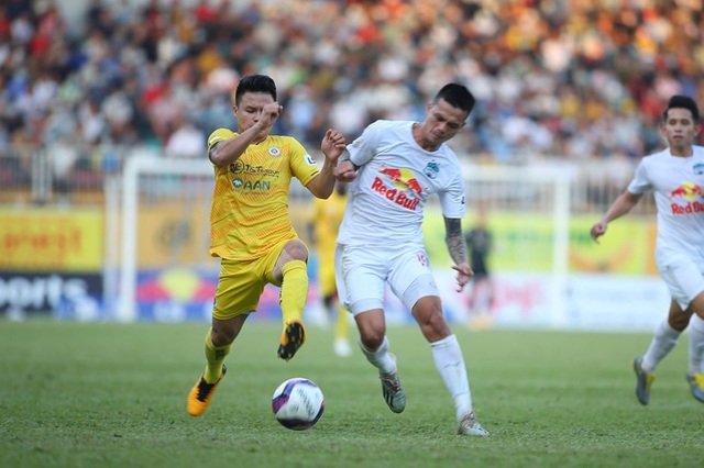 HA Gia Lai 1-0 Hà Nội: Siêu phẩm sút xa của Xuân Trường - 9