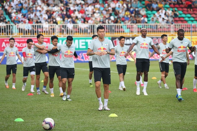 HA Gia Lai 1-0 Hà Nội: Siêu phẩm sút xa của Xuân Trường - 18