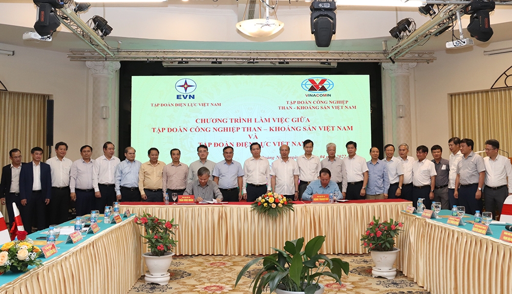 EVN và TKV ký biên bản phối hợp đảm bảo cung ứng than cho sản xuất điện