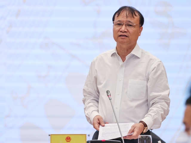 Thứ trưởng Bộ Công Thương làm rõ một số vấn đề về cung ứng, lưu trữ và giảm giá xăng dầu