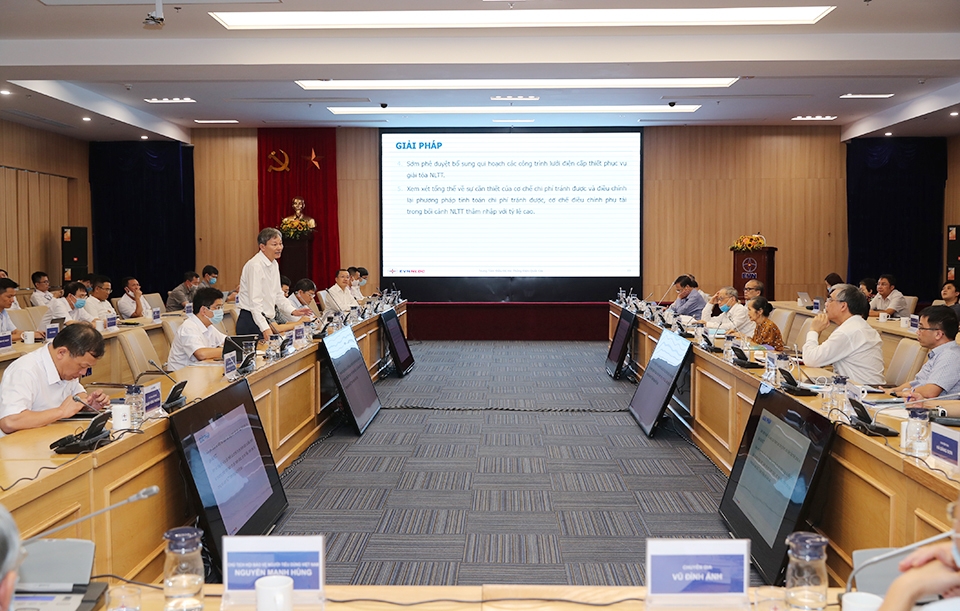 Điện than, điện khí “nhường đất” cho năng lượng tái tạo, vận hành hệ thống điện gặp khó
