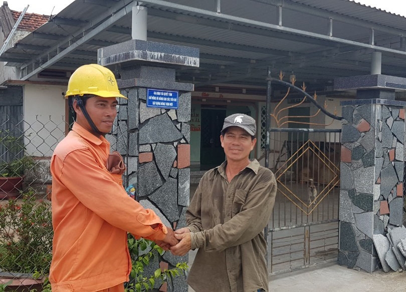 Thợ điện mùa nắng