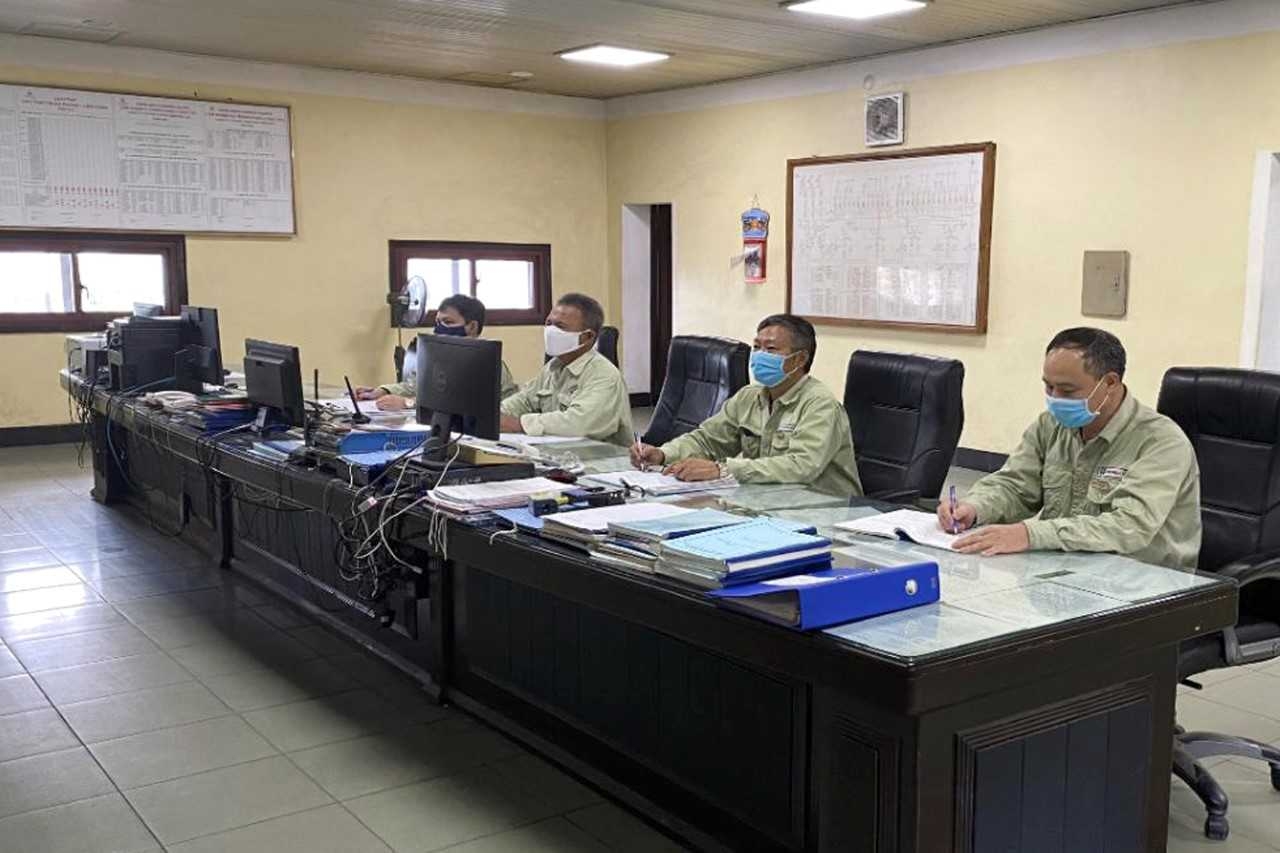 Hy sinh thầm lặng, giữ nguồn điện ổn định