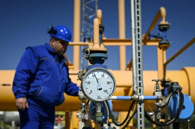 EU chi khủng 221 tỷ USD quyết thoát phụ thuộc năng lượng Nga - 1