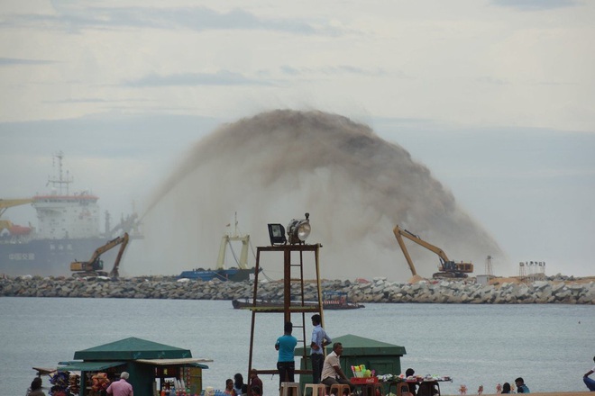 Trung Quốc quyến rũ Sri Lanka, Ấn Độ đứng ngồi không yên - 1