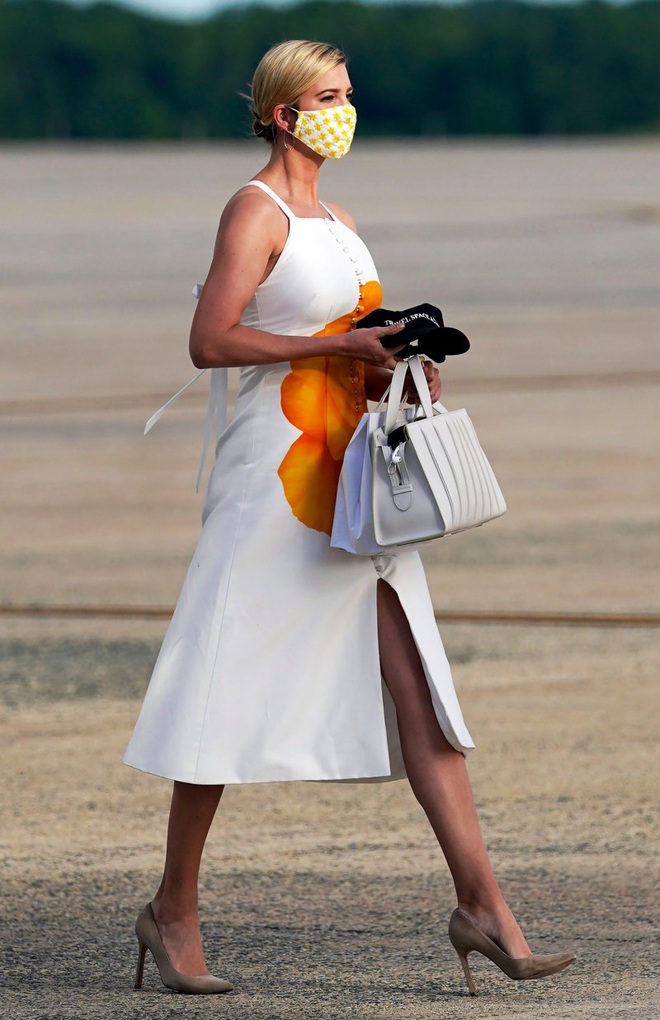 Phong thái và gu thời trang đẳng cấp của Ivanka Trump - 1