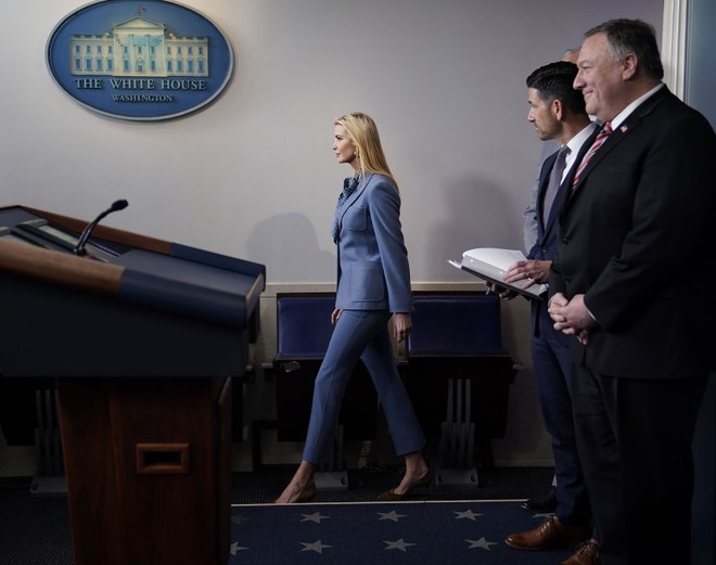 Phong thái và gu thời trang đẳng cấp của Ivanka Trump - 6
