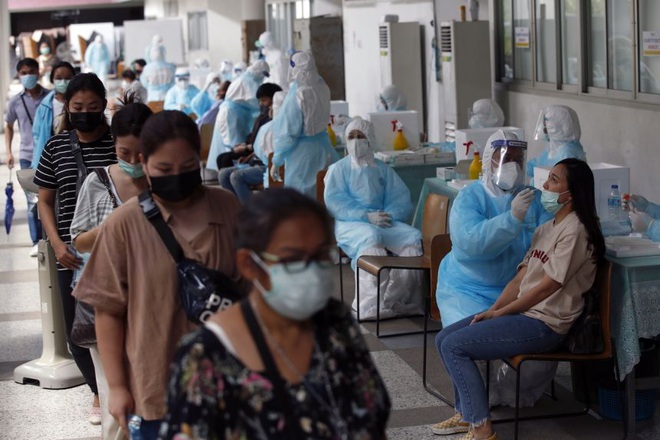 Thái Lan vật lộn làn sóng Covid-19 thứ 3, Bangkok như quả bom chực nổ - 2
