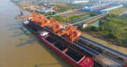 Trung Quốc chớp cơ hội mua than giá rẻ từ Nga