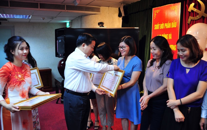 Đảng bộ VietinBank sơ kết công tác Đảng 6 tháng đầu năm 2018 dang bo vietinbank so ket cong tac dang 6 thang dau nam 2018