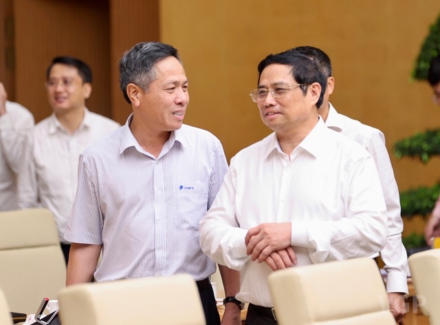 Thủ tướng: DNNN góp phần dẫn dắt, tạo điều kiện cho khu vực kinh tế ngoài nhà nước phát triển