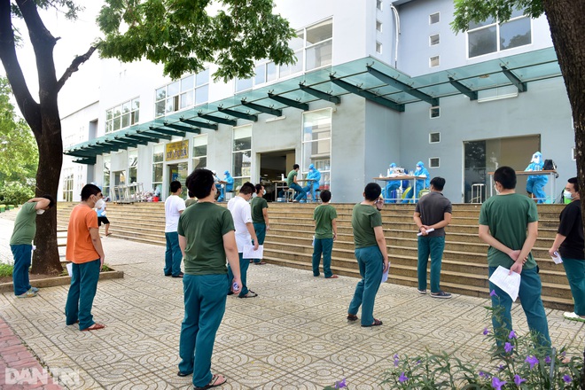 TPHCM không giới hạn người tiêm vắc xin Covid-19 mỗi ngày để nâng bao phủ - 2