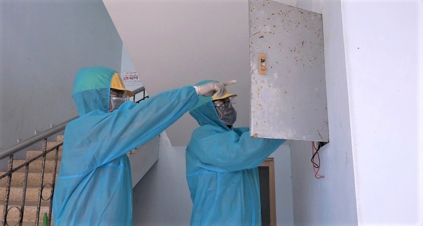 Gian nan thợ điện xử lý sự cố mùa dịch Covid-19