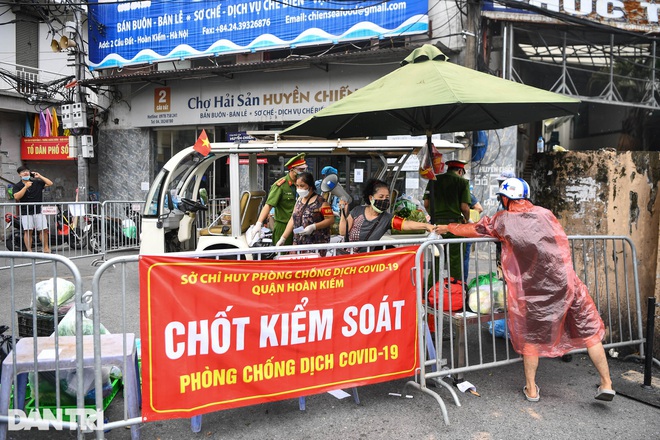 Chủ tịch Hà Nội: Diễn biến dịch Covid-19 có chiều hướng phức tạp! - 1