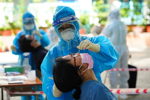 Đẩy mạnh hoạt động “ngoại giao vắc xin”, phấn đấu kiểm soát dịch tại TPHCM trước 15/9