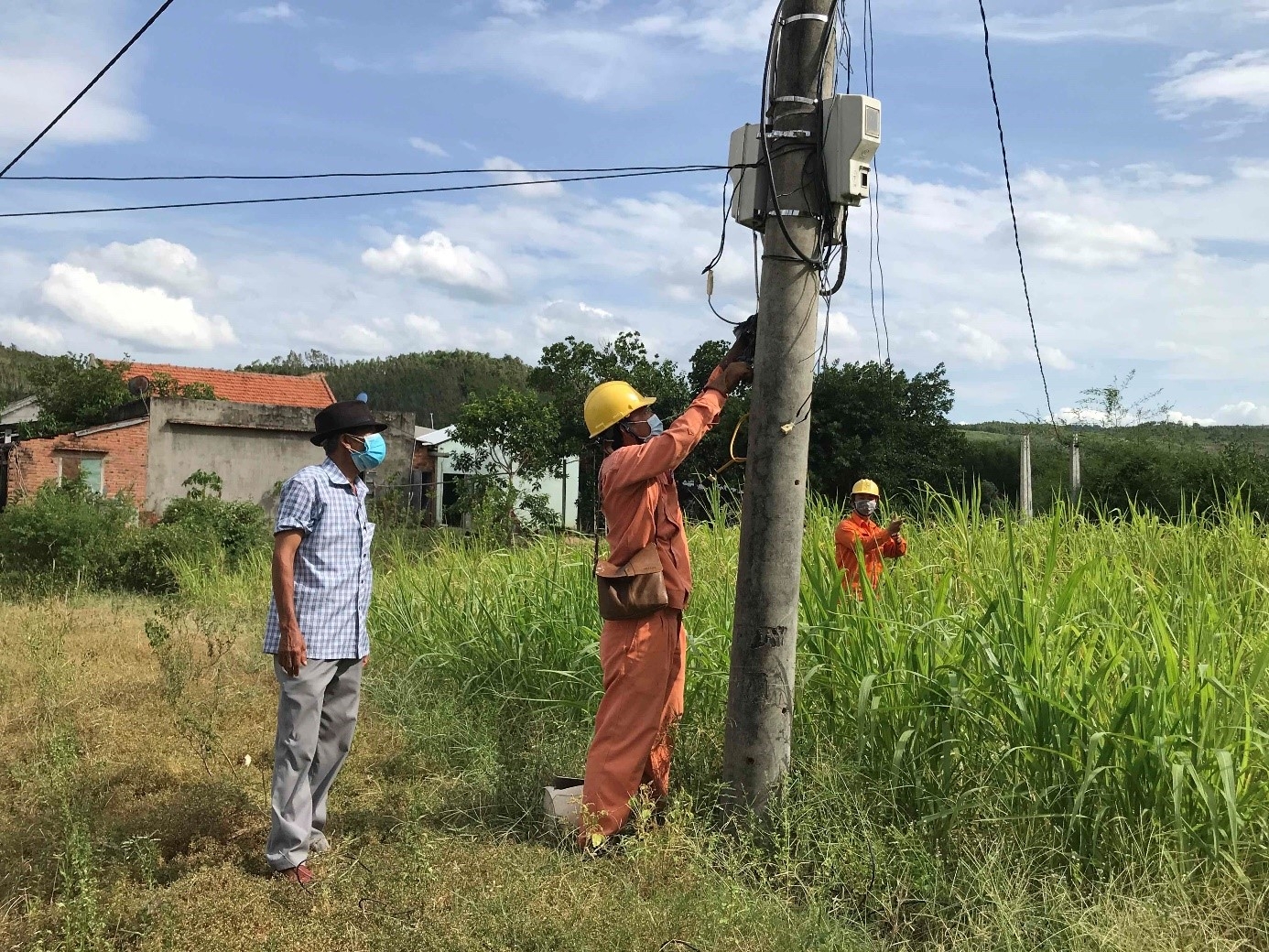 Giảm tiền điện đợt 4: Thiết thực sẻ chia khó khăn với người lao động