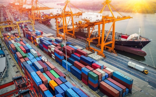 Cước container tăng sốc, doanh nghiệp khóc ròng, than chịu không thấu - 1