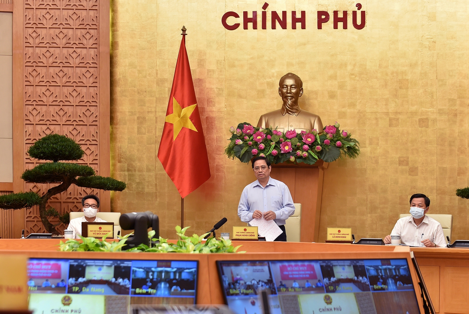 Thủ tướng: Khắc phục ngay tình trạng kén chọn, chờ đợi vắc xin