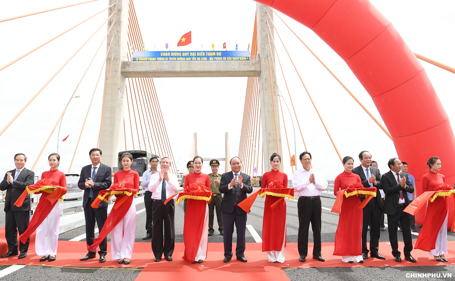 Khánh thành cầu Bạch Đằng, thông xe cao tốc Hạ Long - Hải Phòng cau bach dang la minh chung ve tinh than tu luc tu cuong lam chu cong nghe va thi cong cau duong cua nguoi viet