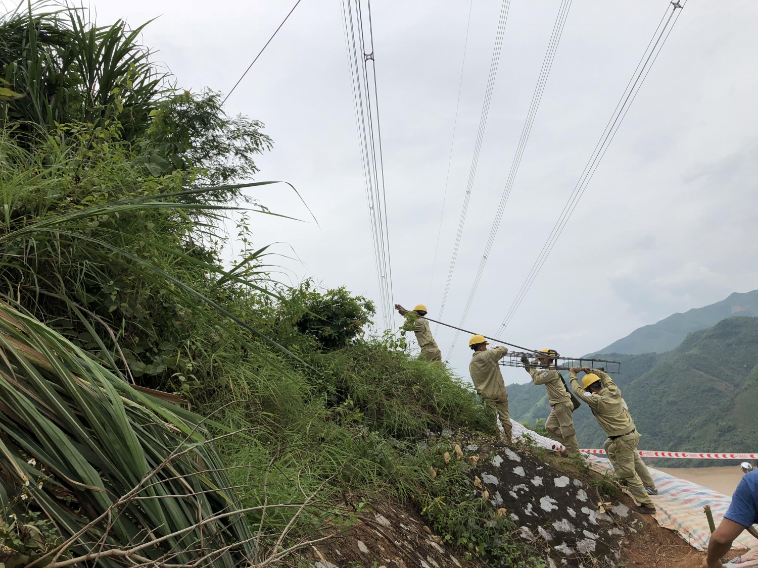 linh truyen tai cang minh khac phuc sat lo luoi dien cao ap