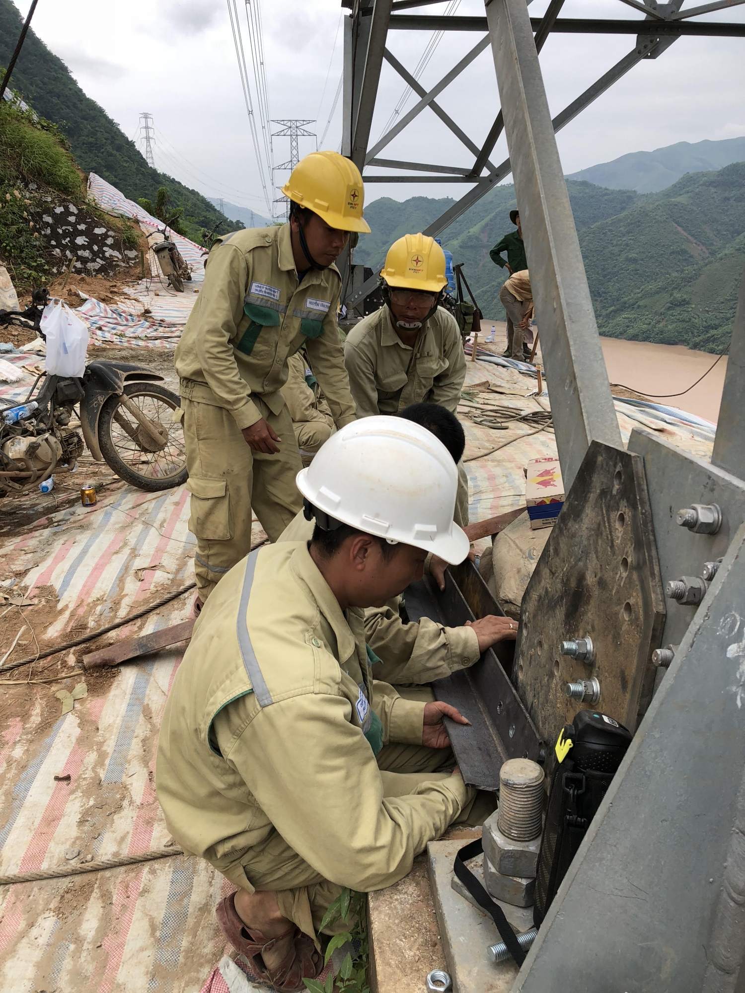 linh truyen tai cang minh khac phuc sat lo luoi dien cao ap