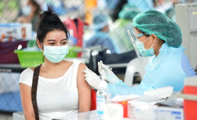 Chuyên gia ước tính thời điểm có đủ vắc xin Covid-19 để phủ sóng toàn cầu - 1