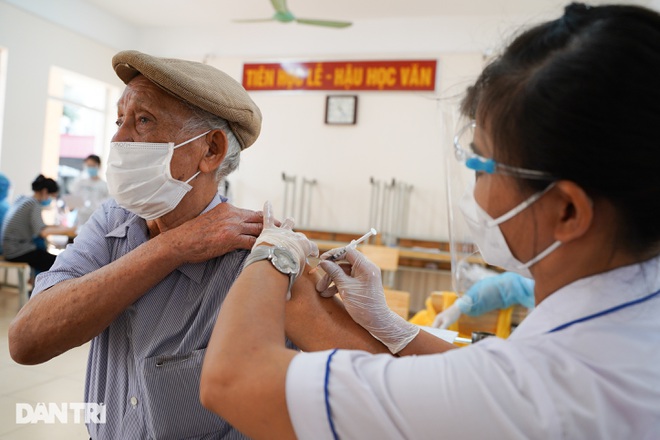 Bí thư Hà Nội: Tuyệt đối không chủ quan, lơ là dù nới lỏng hoạt động - 2