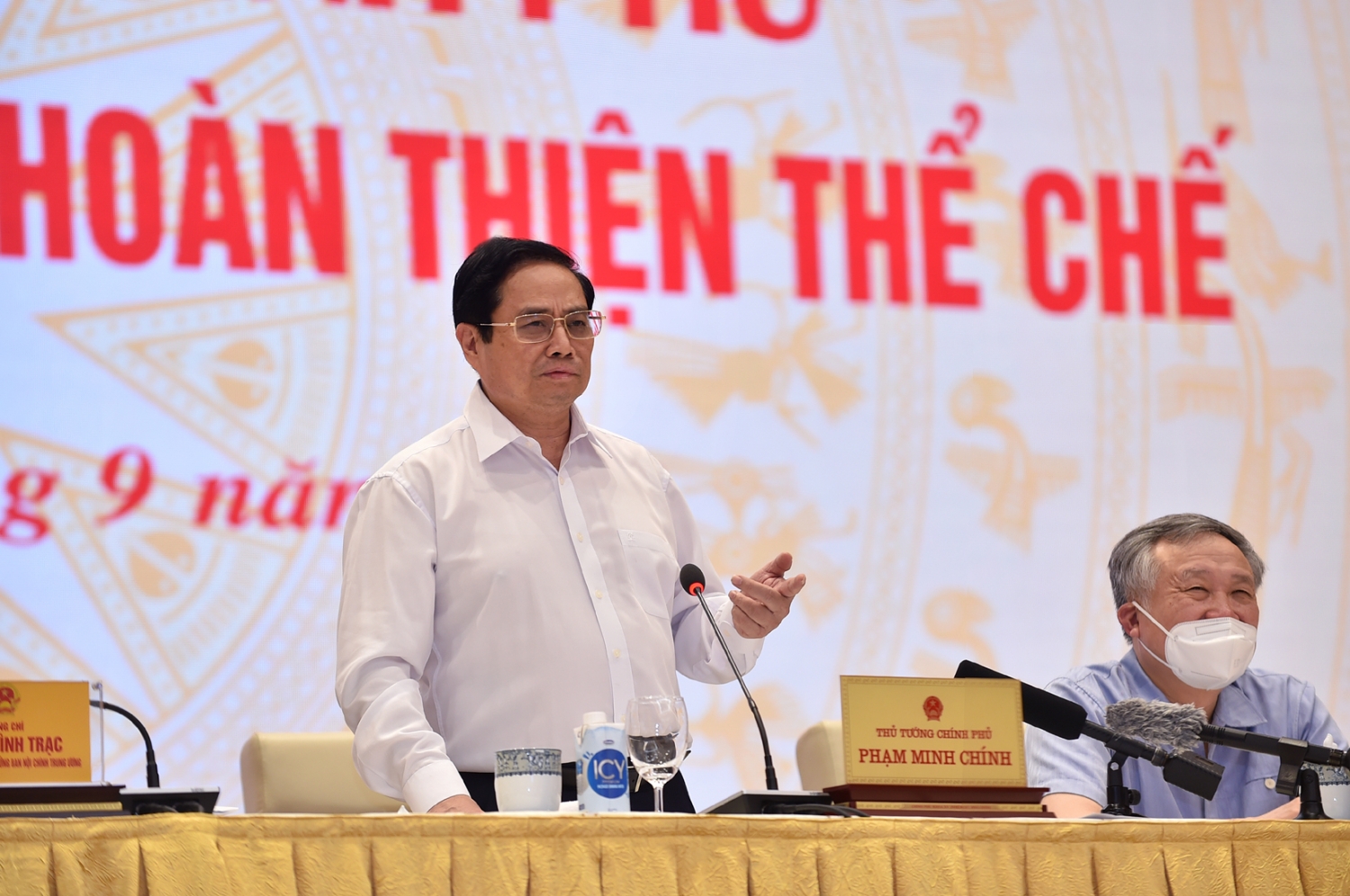 Thủ tướng: Mọi chính sách, pháp luật phải hướng tới người dân và doanh nghiệp