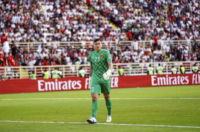 Báo Trung Quốc bình luận về việc Văn Lâm vắng mặt ở vòng loại World Cup - 1
