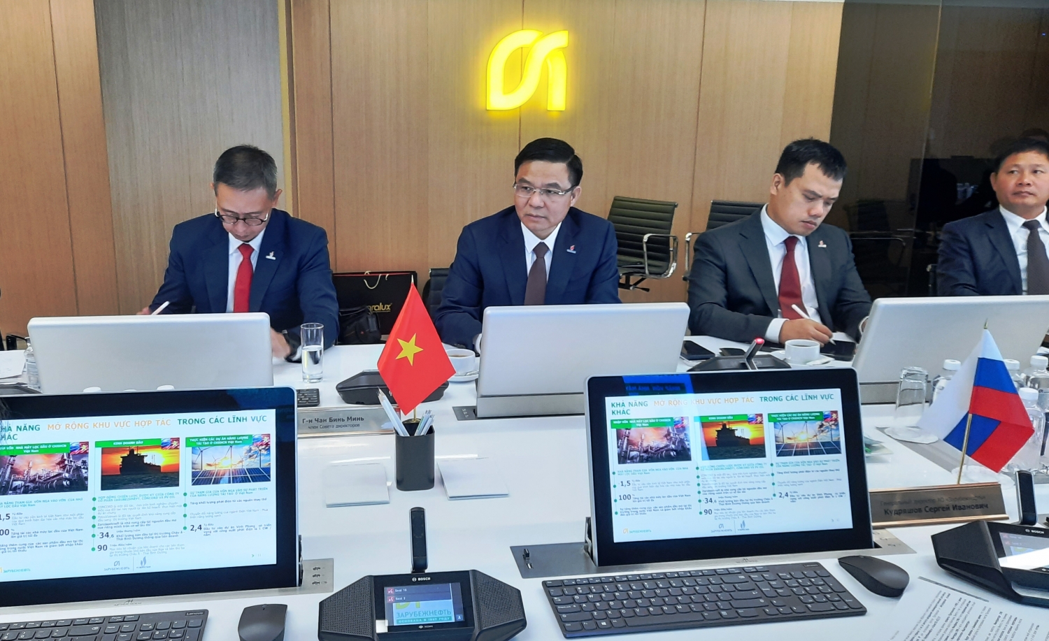 Tổng Giám đốc Petrovietnam tham dự Lễ kỷ niệm 55 năm ngày thành lập và làm việc với Công ty dầu khí Zarubezhneft